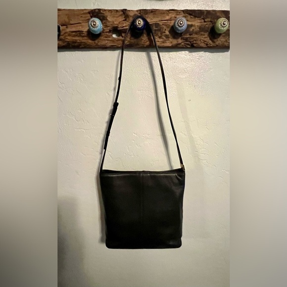 Burberry Black Leather Shoulder Bag with Plaid Pouch & Interior - Picture 2 of 8